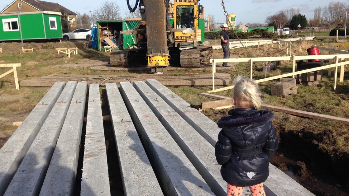 Afbeelding van de start van het heiwerk bij een villa in Pijnacker