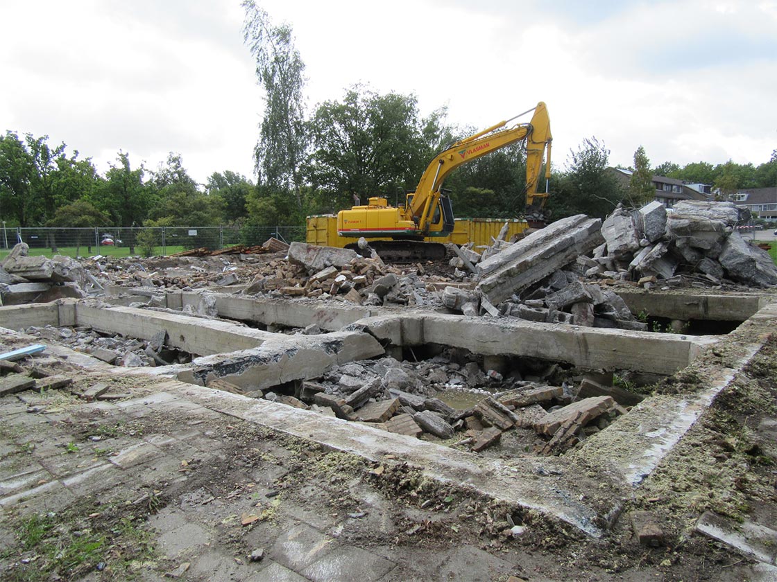 Voortgang sloop school Lupinesingel 15 Alphen aan den Rijn